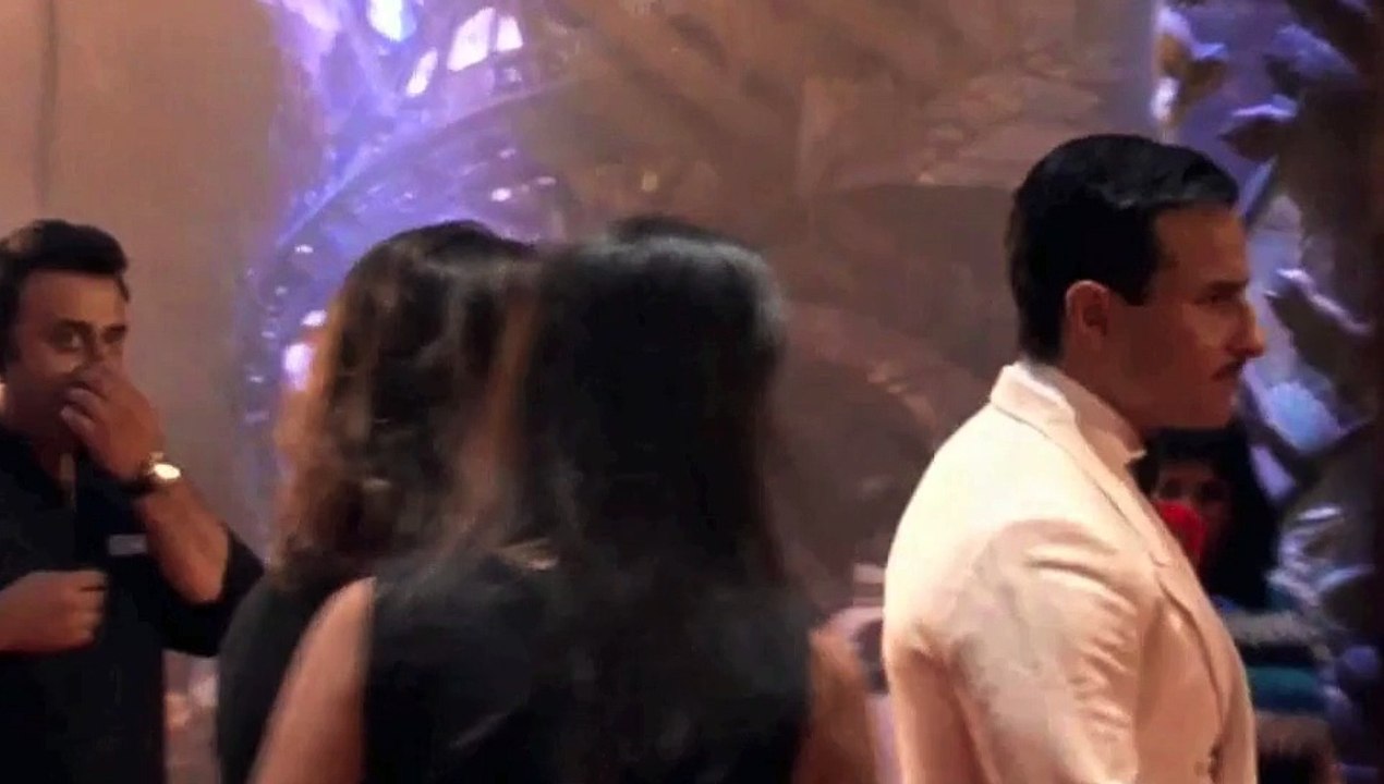 SHOCKING ! Saif Ali Khan IGNORES Salman Khan at Stardust Awards 2015