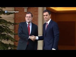 Gélido saludo en Moncloa entre Mariano Rajoy y Pedro Sánchez