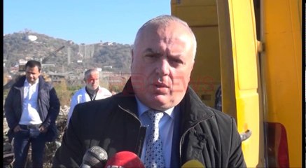 Aksioni i AKU, Asgjesohen 1.6 tonë ushqime të skaduara në Elbasan dhe Gjirokastër- Ora News