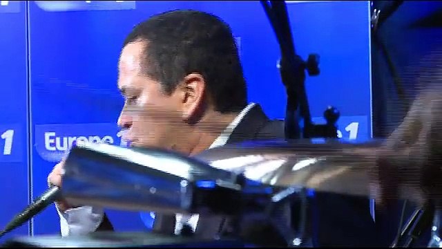 Yuri Buenaventura reprend Hier encore d'Aznavour