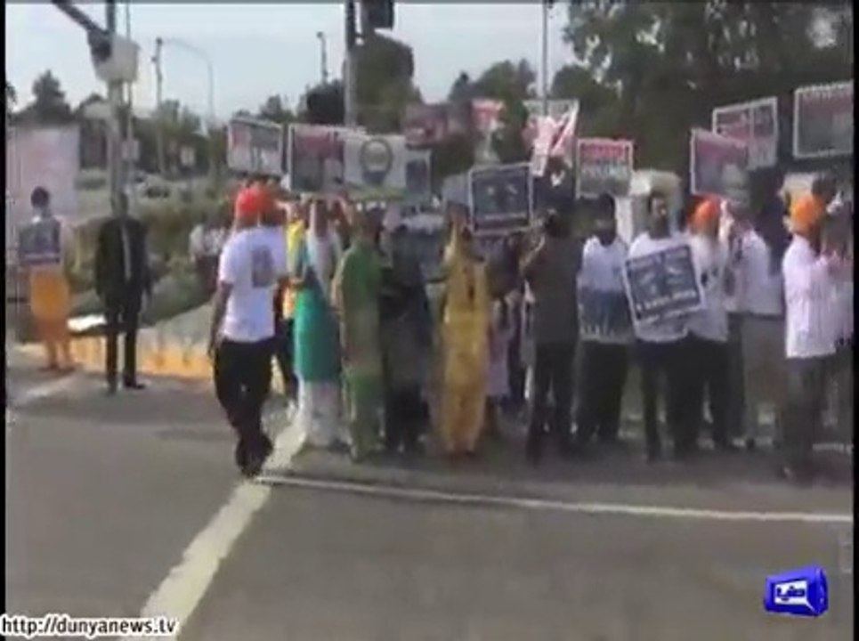 Dunya News- Angry Indian Sikh protesters greet Narendar Modi in California.