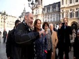 Paris : Ségolène Royal visite L'Arche de Noé climat sur le parvis de l'hôtel de ville