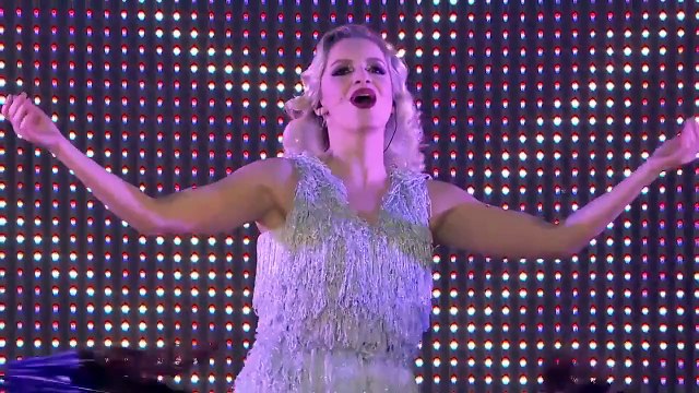 Iglesia Hillsong hizo un culto con mujeres haciendo bailes eróticos de Navidad