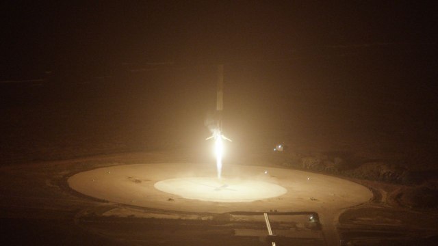 La fusée SpaceX réussit son atterrissage après un vol orbital