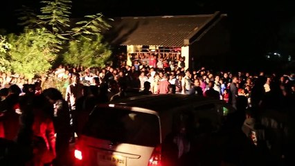 Aishwarya Rai Bachchan encountered by excited fans on the set of Sarbjit 2015’