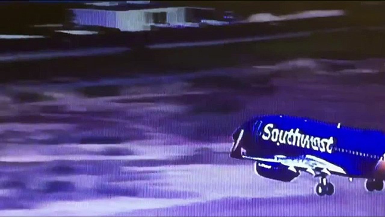 Southwest Flight 2547 with Mechanical Issues Did Flyby of Oakland Airport at 2,000 Feet