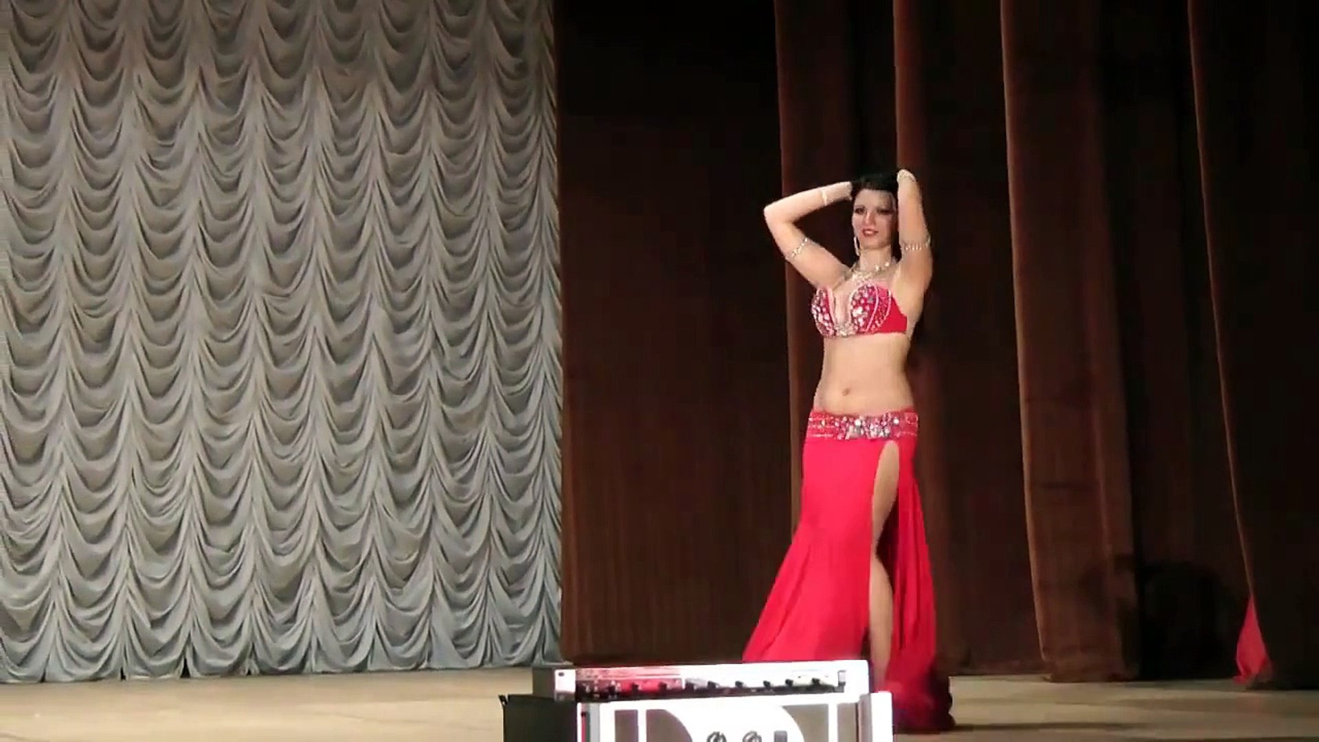 مش صافيناز .رقص شرقي مصري .Hot Belly Dance