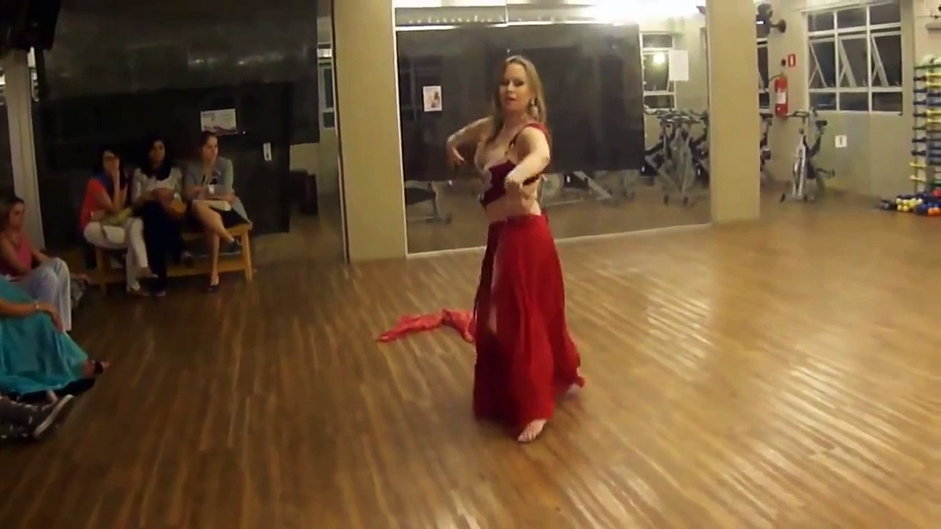 مش صافيناز .رقص شرقي مصري .Hot Belly Dance