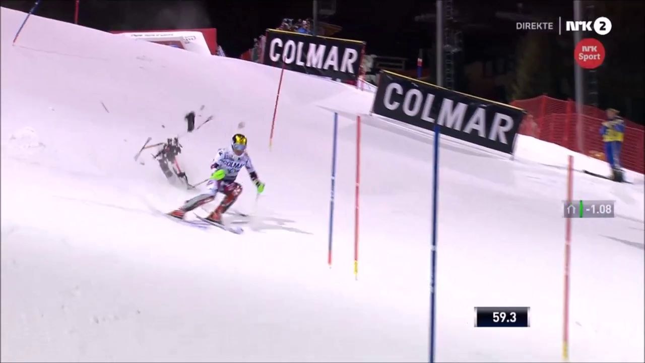 Un drone manque de tomber sur un skieur
