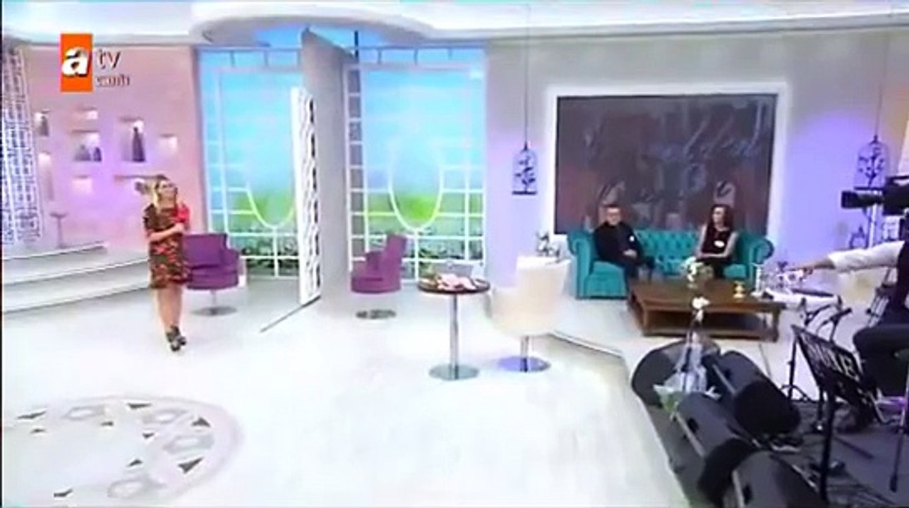 Esra Erol Özbir. ÖMER EROL İLE İLK KUCAKLAŞMA!