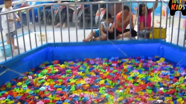 Le plaisir des enfants Tiniworld Aeon Céladon Nouveau Funky aire de jeux pour Enfants imprimer TanPhu Aeon