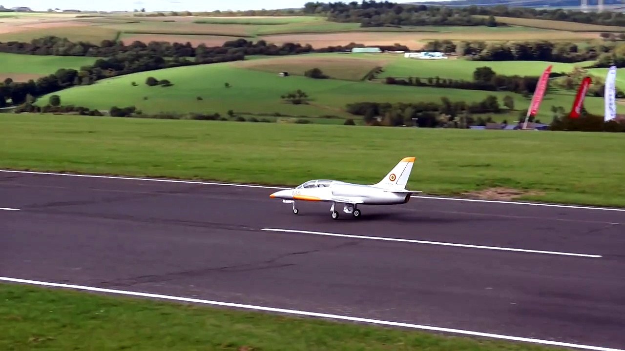 THE LARGEST RC ELECTRO JET MODEL L 39 ALBATROS FLIGHT DEMONSTRATION / Jetpower Messe 2015
