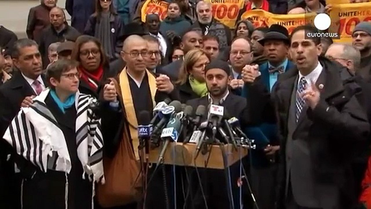 Donald Trumpın ırkçı sözlerine tepkiler dinmiyor