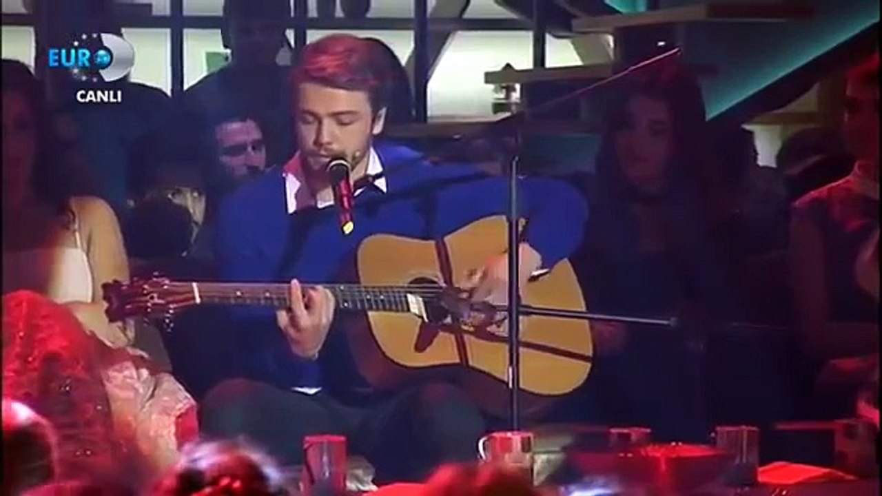 Beyaz Show Tolga Sarıtaş Canlı Performans Yalan