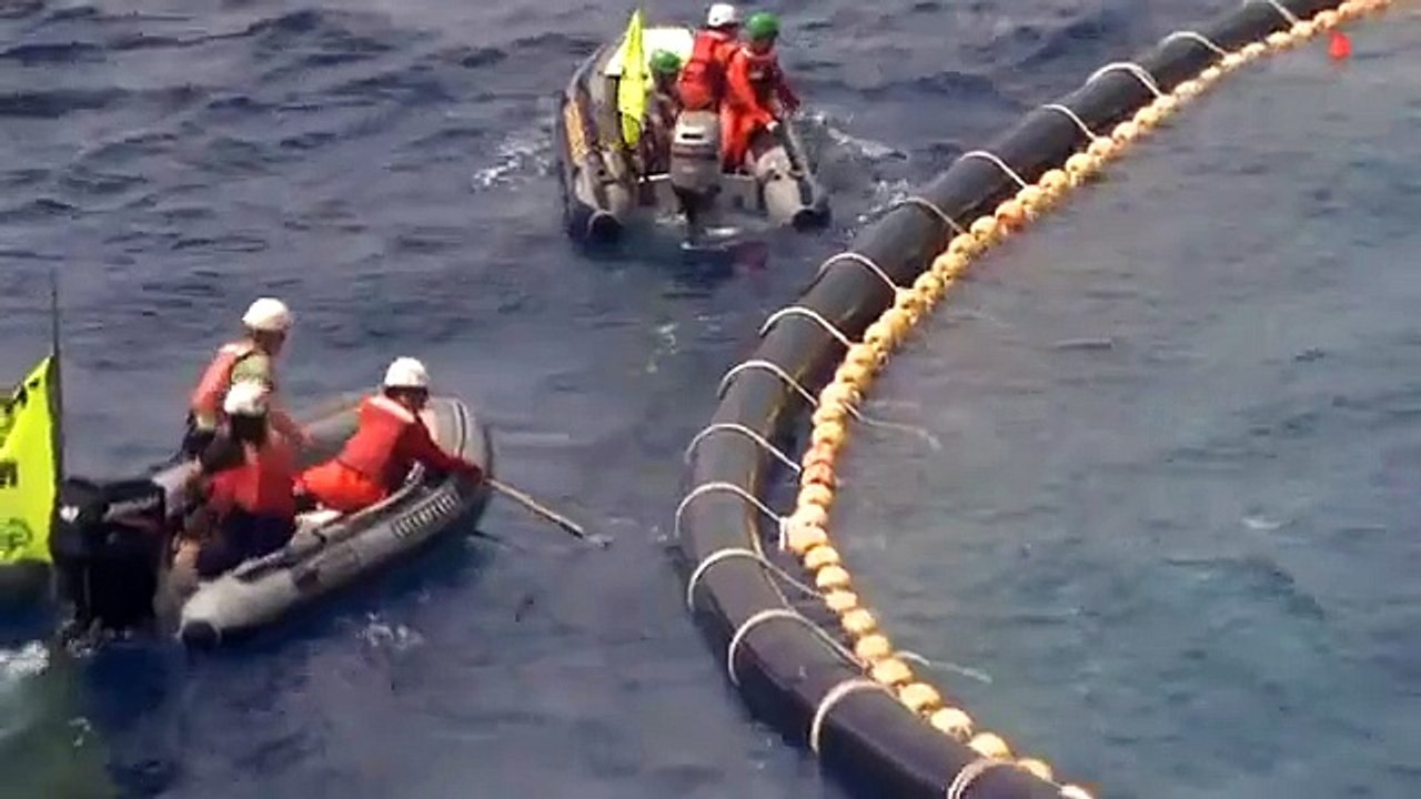 Greenpeace action on tuna cages