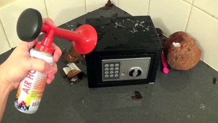 How to crack a safe without any tools?!