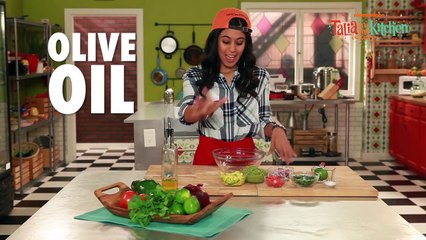 Talia in the Kitchen | Foodie Friday: Guacamole | Nick