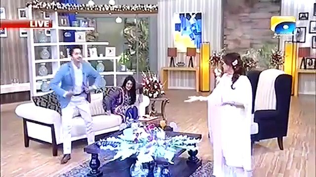 Naida Khan Show - Danish Taimoor Teaching Nadia Khan How to do Shahrukh's Move