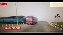 Россия.Жуткая авария на Сахалине!5 трупов,поезд протаранил пассажирский автобус.Видео