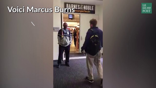 Un agent de sécurité d'université ému aux larmes par le cadeau de Noël des étudiants