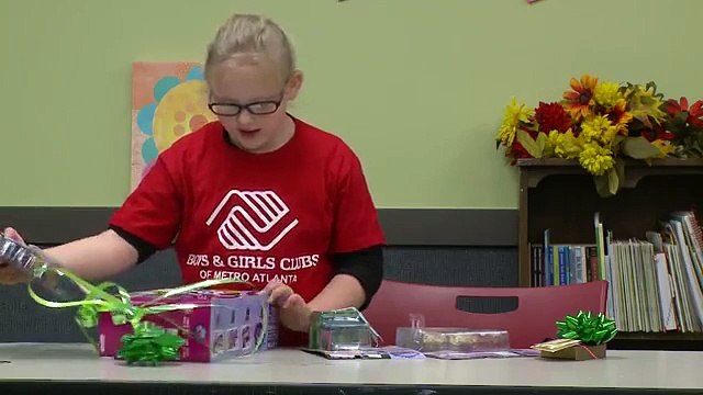 Questo bambino può scegliere uno solo dei regali: il finale vi lascerà senza parole