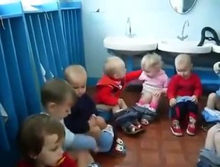 Kids kissing - Sooo cute