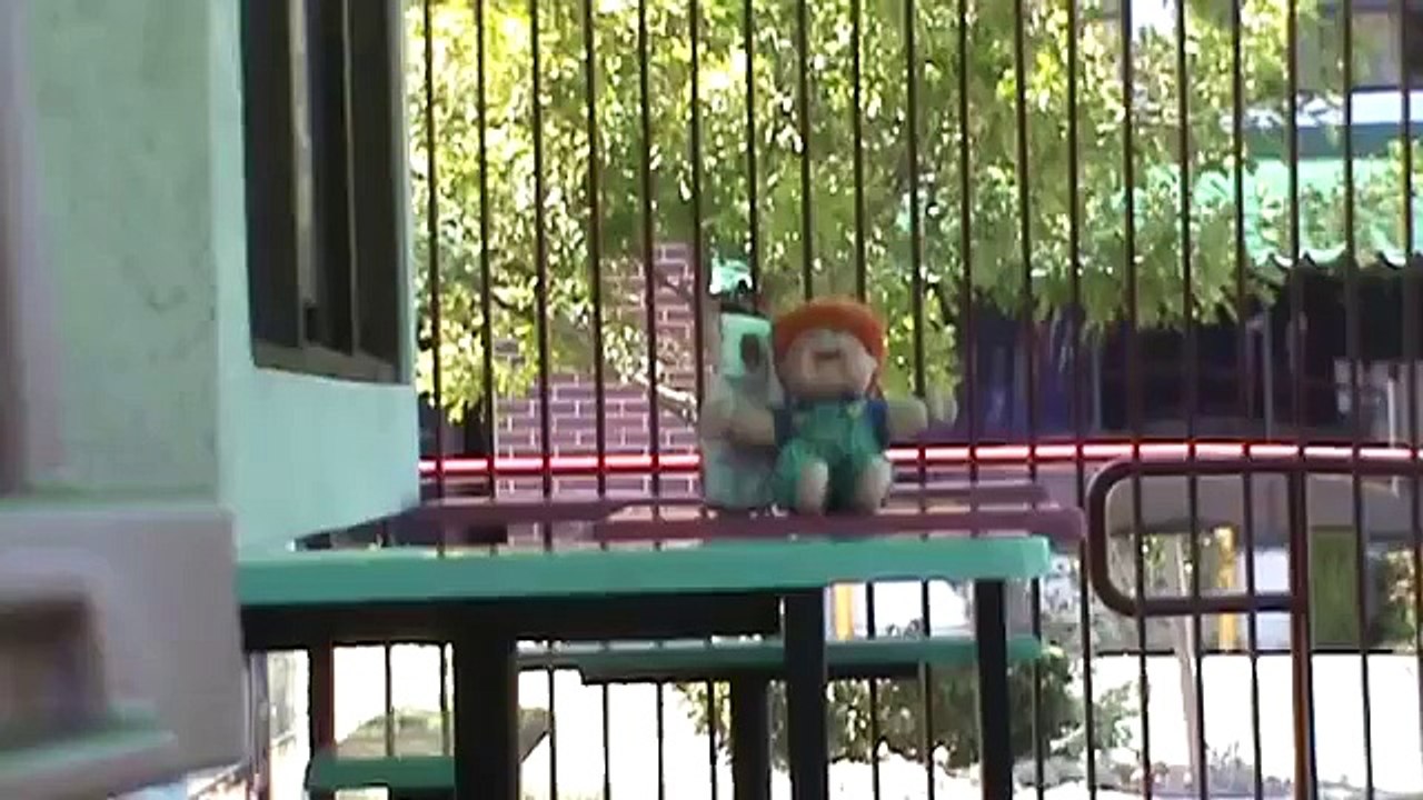 La poupée qui mange
