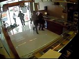 CCTV footage of dacoity in jewellery shop