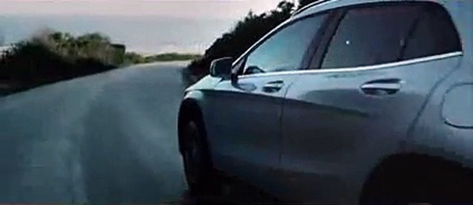 Mercedes-Benz TV - Garrett McNamara and the Mercedes-Benz GLA.