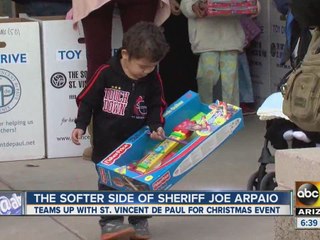 Arpaio and team give gifts to community members