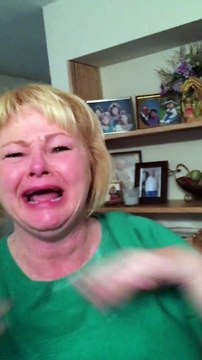 Ils placent un mystérieux bébé dans ses bras... puis elle apprend qui est ce bébé!