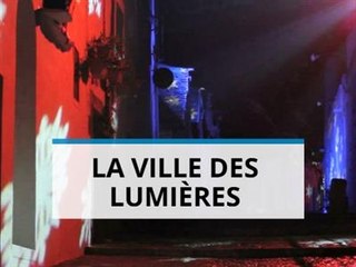 Italie : la nuit, la ville d'Alberobello est magique