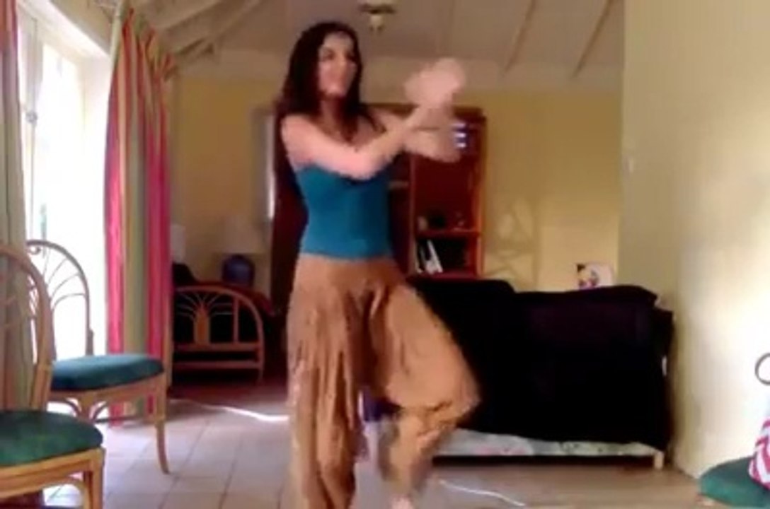 Chittiyaan Kalaiyaan Sanya Arora Dance Steps
