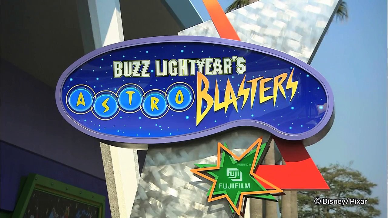 バズ・ライトイヤーのアストロブラスター / Buzz Lightyears Astro Blasters