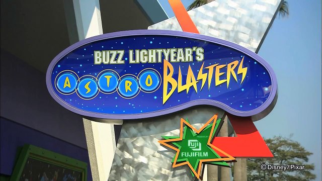 バズ・ライトイヤーのアストロブラスター / Buzz Lightyears Astro Blasters