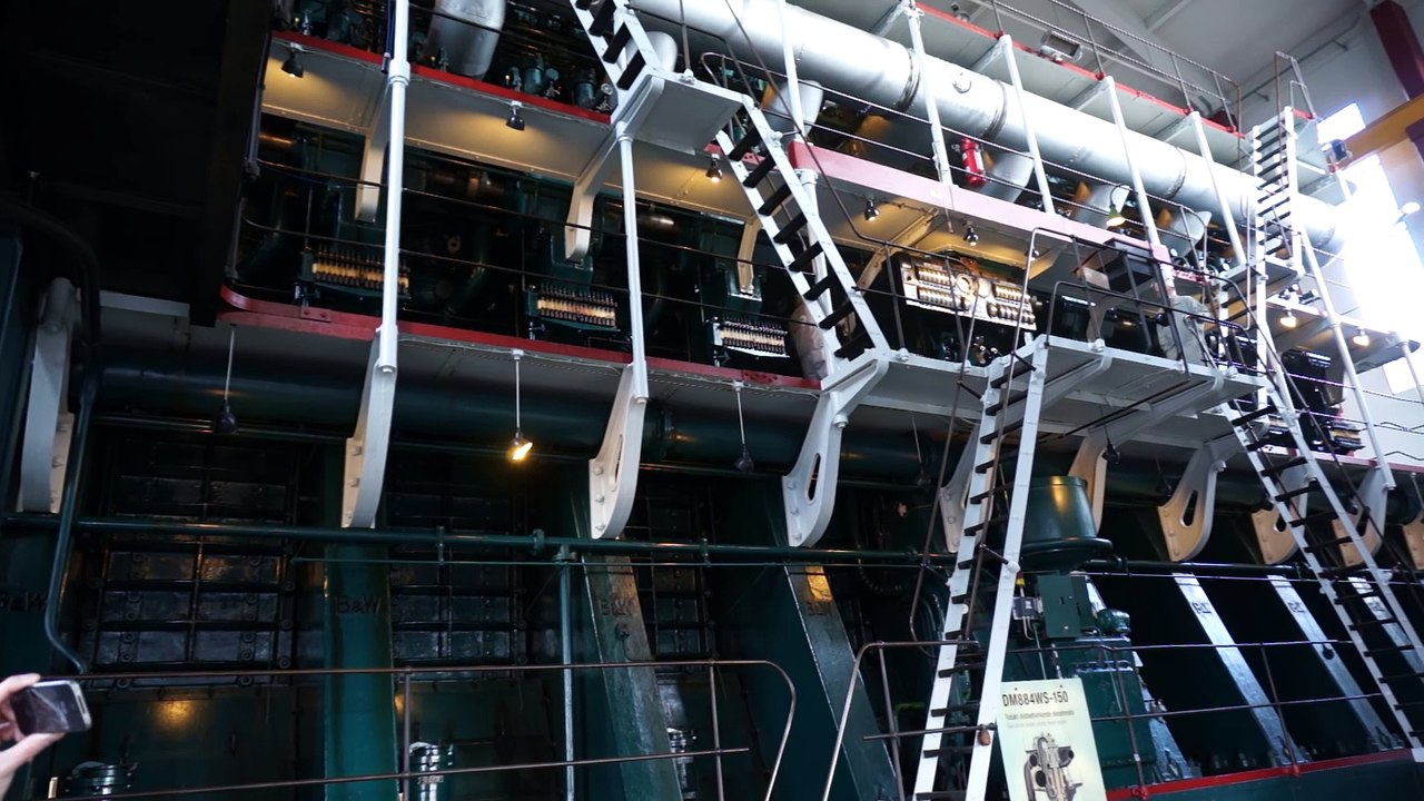 World's Largest Diesel Engine Starting (15.000kW)