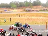 【スゴい映像】1000ccバイク Vs 125ccスクーターの衝撃レース結果とは.