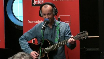 "Maman et Pacha Noël" : quand Frédéric Fromet chante la parité