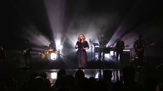 Adele - Hello (Live at the NRJ Awards)_4