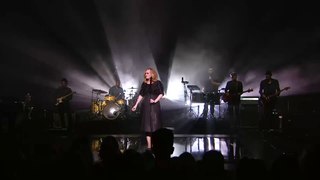 Adele - Hello (Live at the NRJ Awards)_5