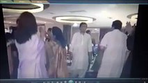 ریحام  خان نے اپنے شوہر کے ساتھ کیا کیا ؟  ویڈیو  دیکھیں