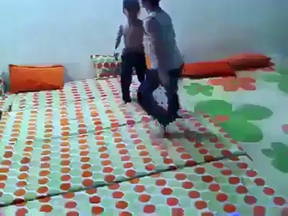 پاکستانی W.W.E چیک کریں زرا