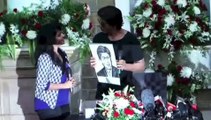CRAZY FEMALE FAN gets HUG and AUTOGRAPH from Shahrukh Khan on 49th birthday.