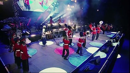 Iglesia Hillsong adorando a Dios con la canción "I Like to Move It"