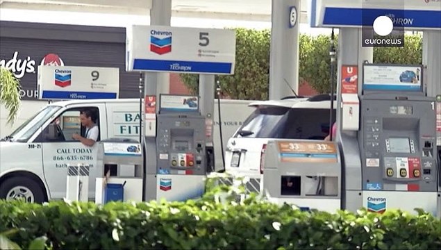 Calo dei prezzi dei carburanti in Usa, gli automobilisti ringraziano
