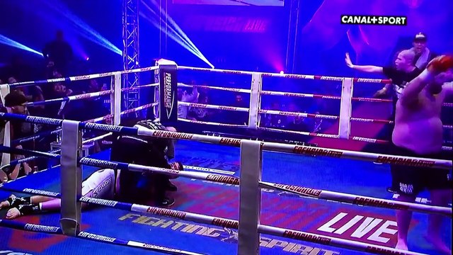 Andrew Thompson Vs. Ismael Lazaar (Kickboxing / Brutal K.O)