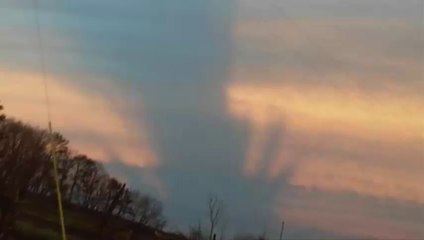 Strange Skies In Kentucky: These Are Not Regular Chemtrails,.. What Are They?