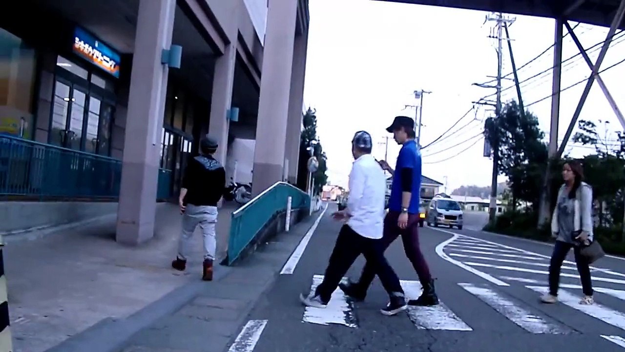 横断歩道で歩行者を譲ったら軽トラが【ドラレコ】