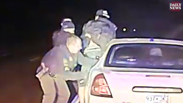 Suspect goes for cops gun during traffic stop
