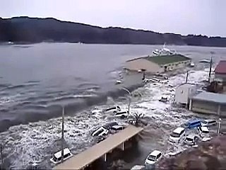 The Most Shocking Video of the Tsunami in Japan - El video más impactante del tsunami en Japón!